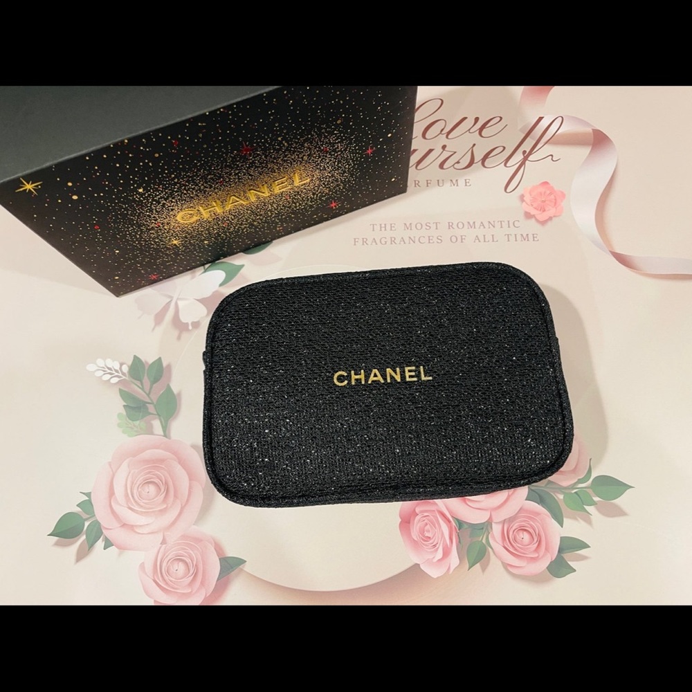 Chanel Makeup Camera Pouch - Picture 3 of 6